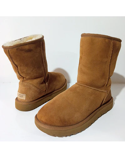 UGG Calssic Short II , 39
