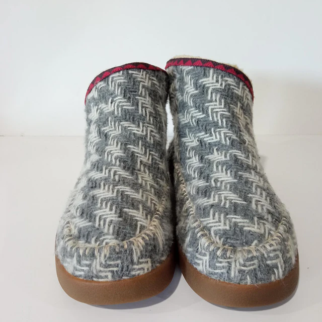 Sanuk , 37 3