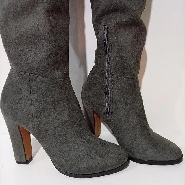 Vince Camuto , 36 4