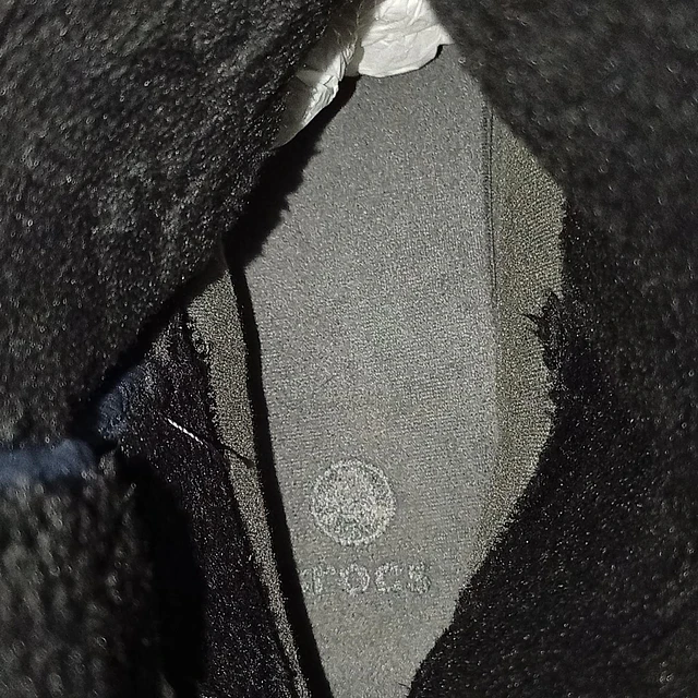 Crocs , 38 10