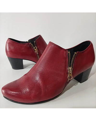 Tamaris , 38
