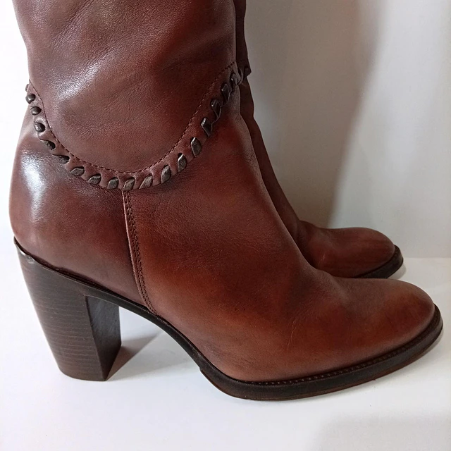 Paola Ferri , cuero , 39 6