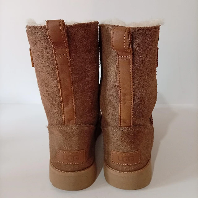 UGG Classic Zip Short , 38 7