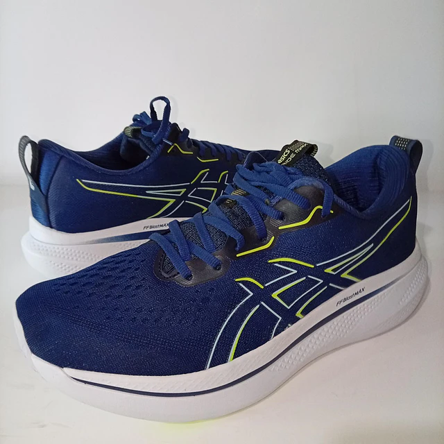 Asics Novablast 5 , 27,5 cm 1