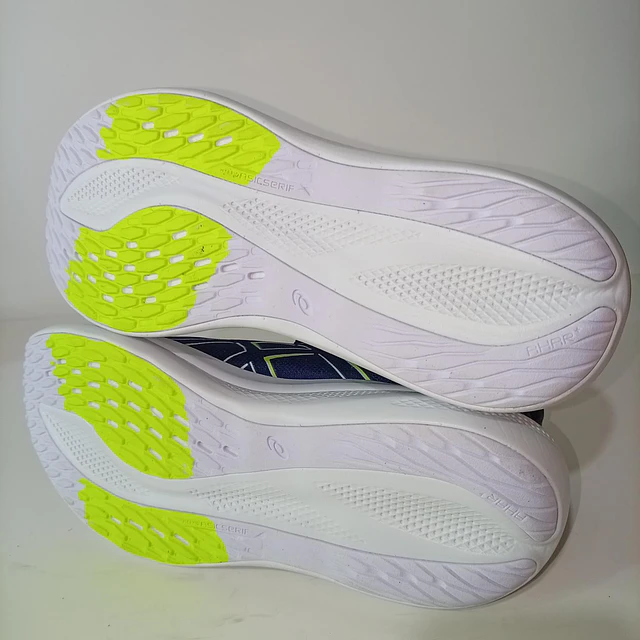 Asics Novablast 5 , 27,5 cm 10
