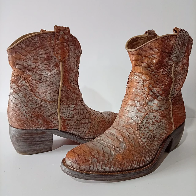 Helen Billkrantz , cuero , 38 1