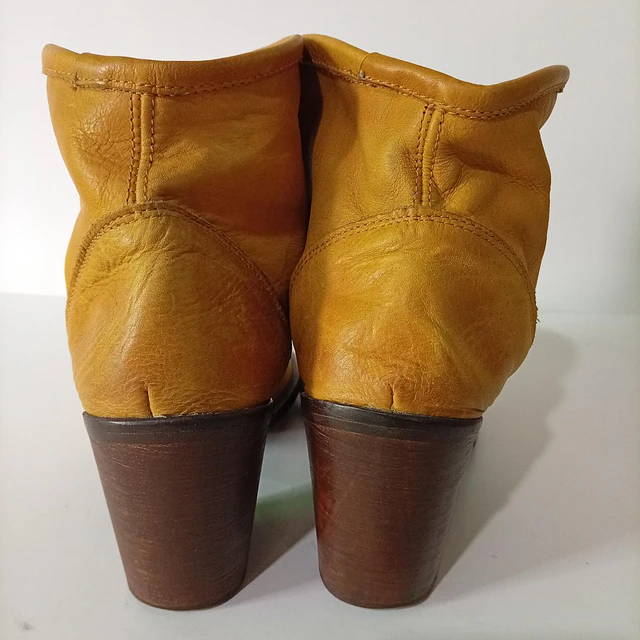 Antonio Parriego , cuero , 40 6