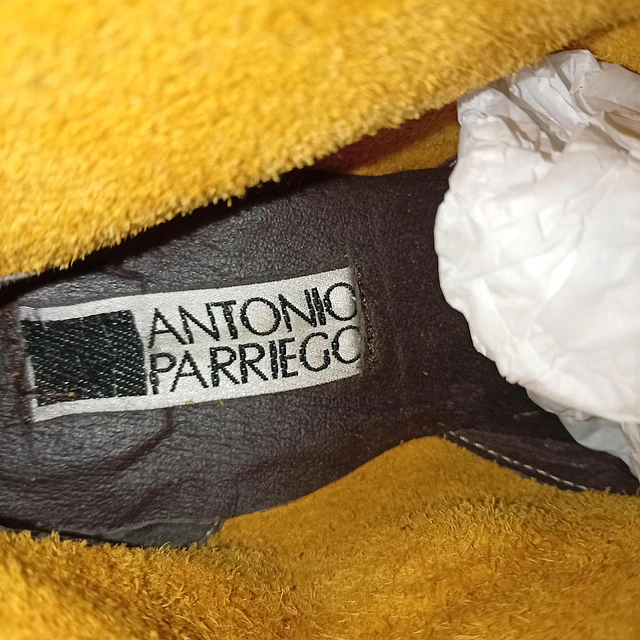 Antonio Parriego , cuero , 40 7