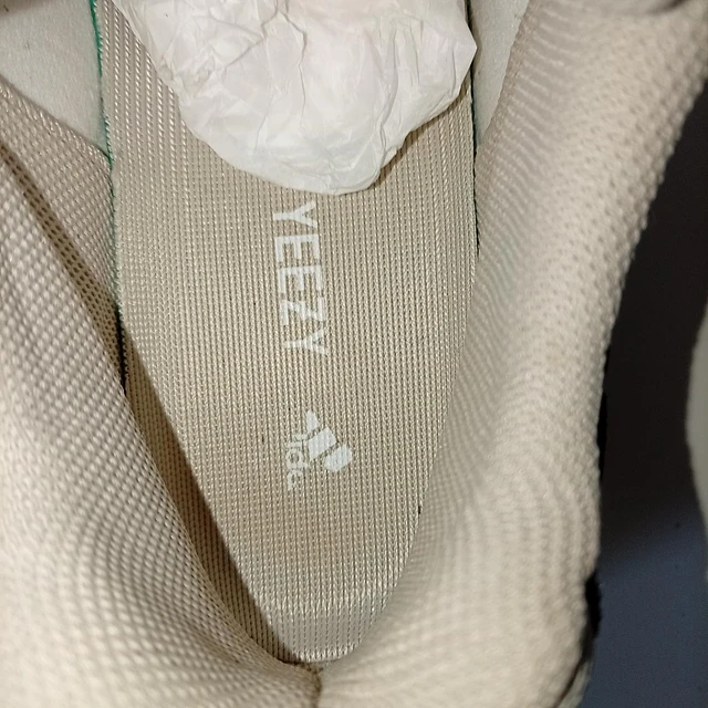 Adidas Yeezy Boost 700 , 24,5 cm 8