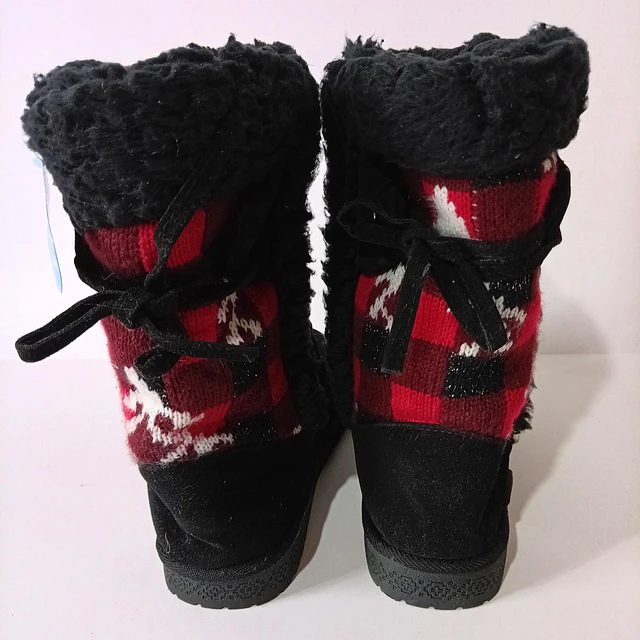 Muk Luks , 38 5