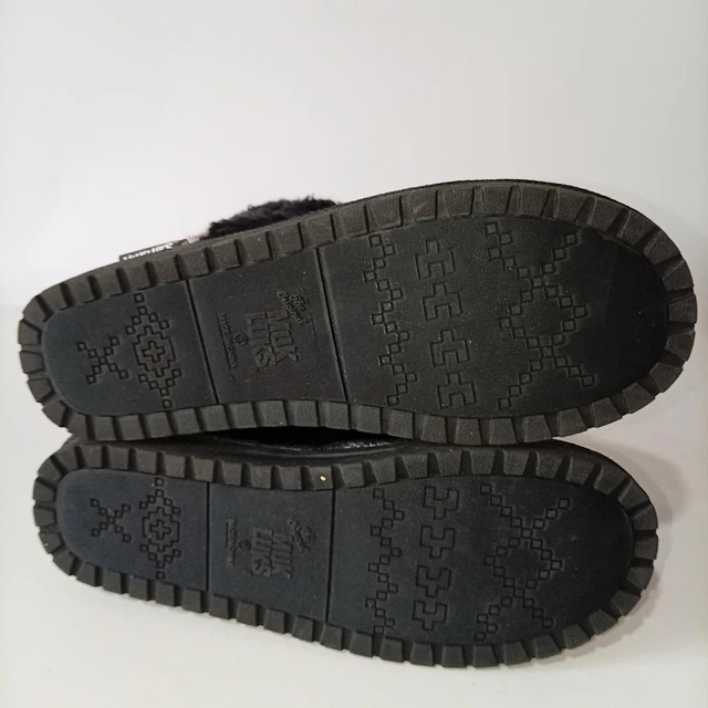 Muk Luks , 38 7