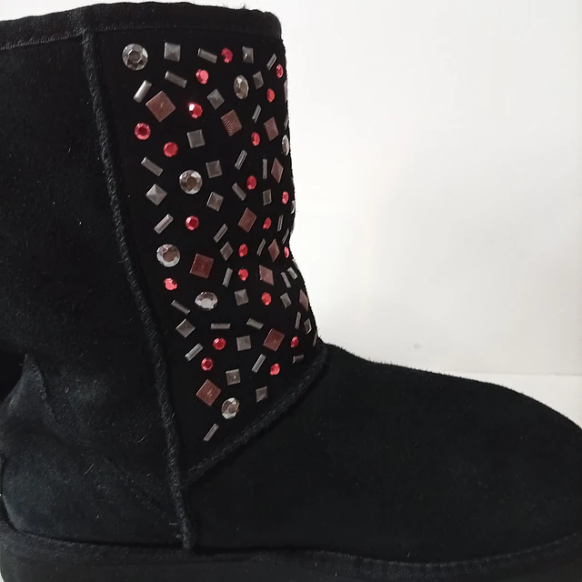 UGG Classic Short Stud II , 20 3