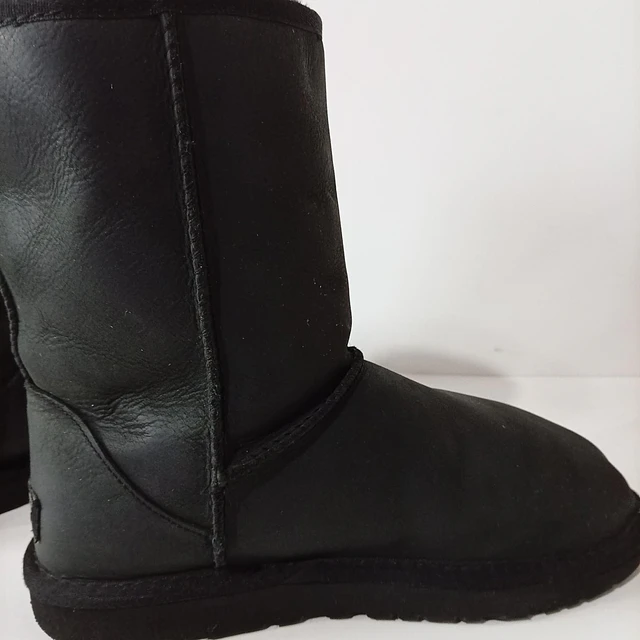UGG Classic Short Leather , 38 3