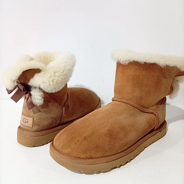 UGG Bailey Bow  , 38 1