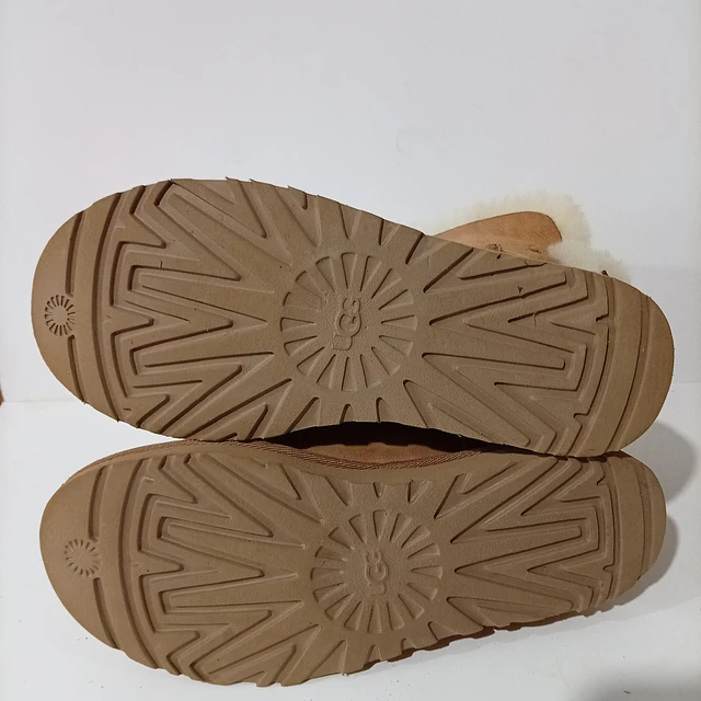 UGG Bailey Bow  , 38 6