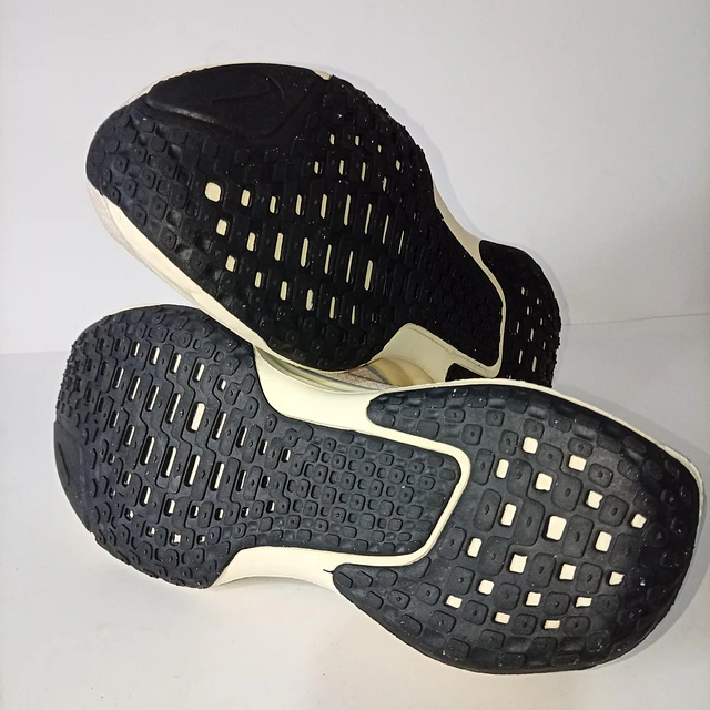 Nike Invincible 3 , 26,5 cm 10