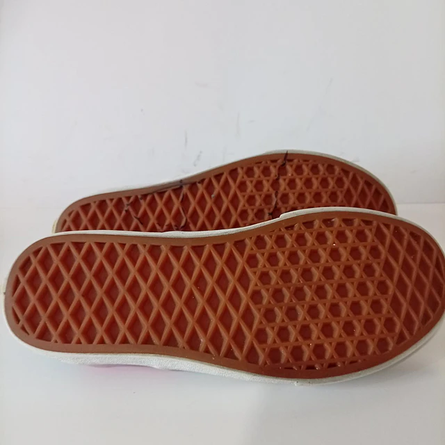 Vans , 33 6