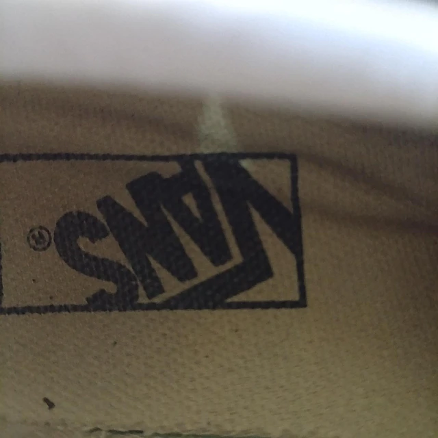 Vans , 28 6