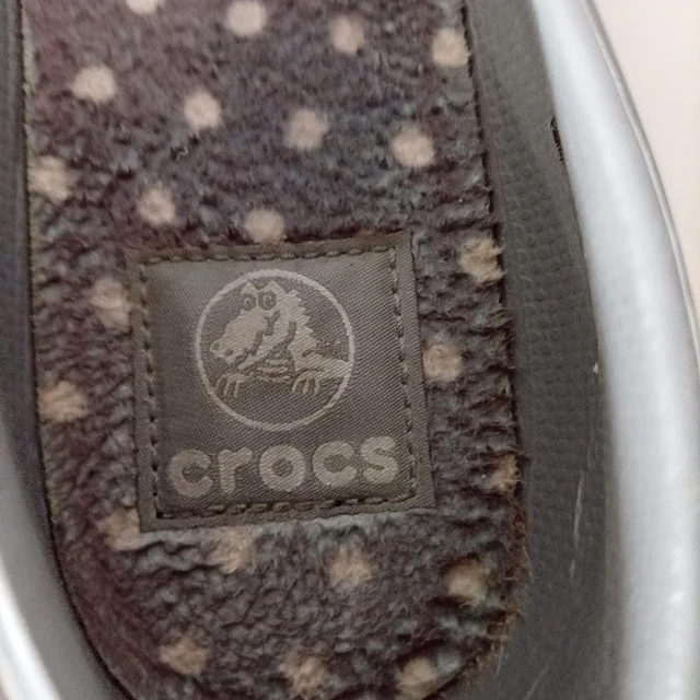 Crocs , 37 4