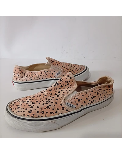 Vans , 37