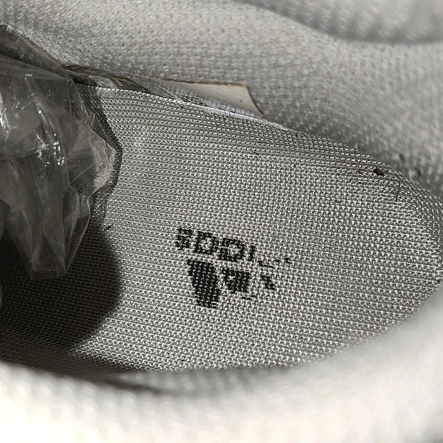Adidas Yeezy Boost 700 , 26 cm 6