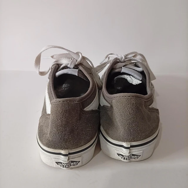 Vans , reno , 37 2