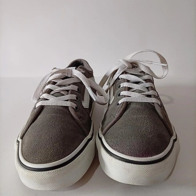 Vans , reno , 37 3