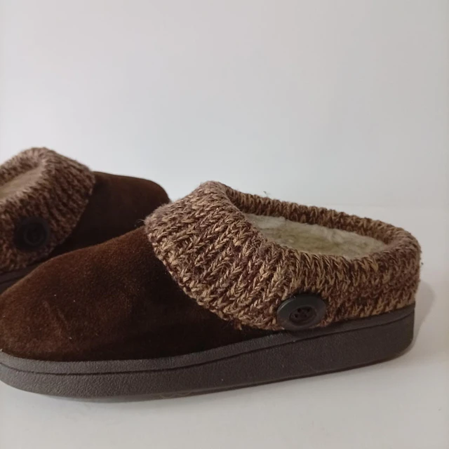 Clarks , reno , 37 2