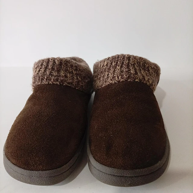 Clarks , reno , 37 4