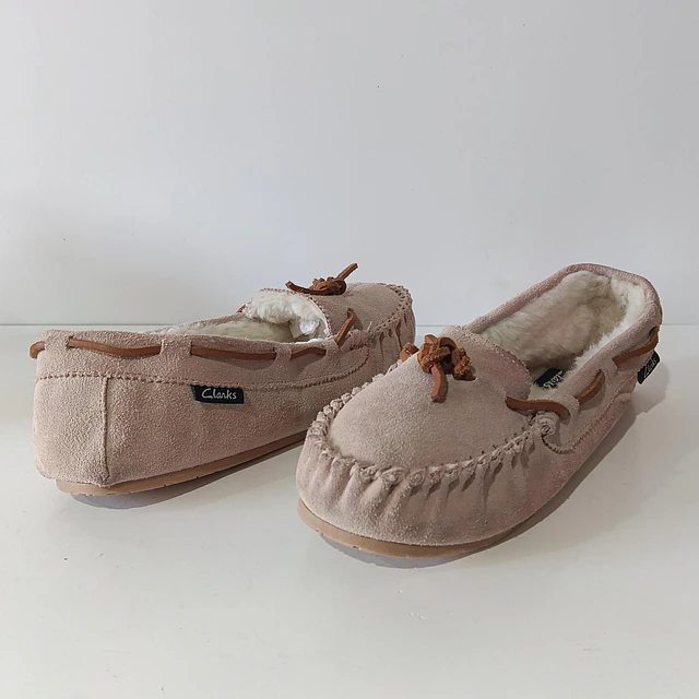 Clarks , reno , 40 1