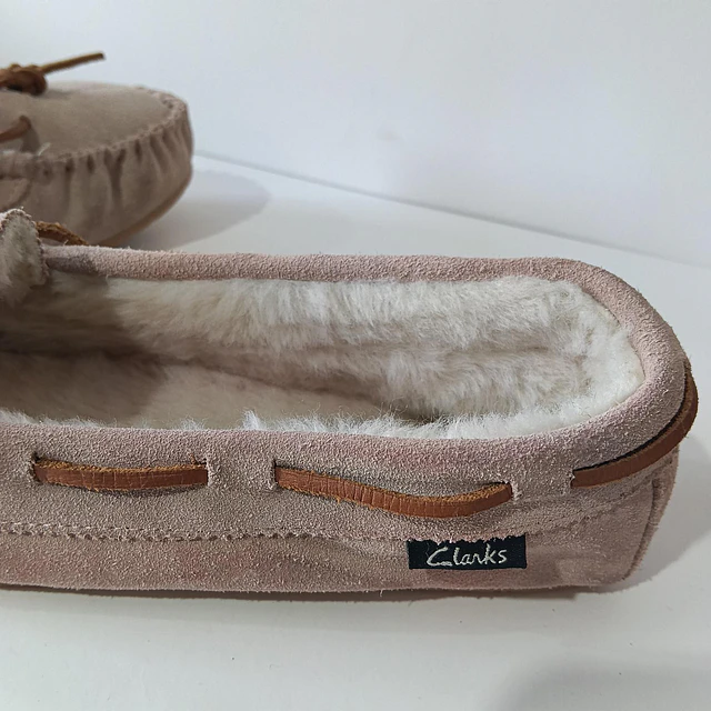 Clarks , reno , 40 3