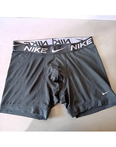 Nike , talla L
