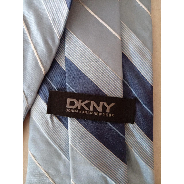 DKNY 4