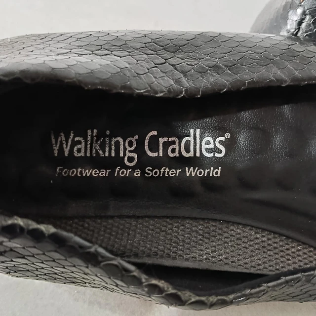 Walking Cradles , cuero , 37 3