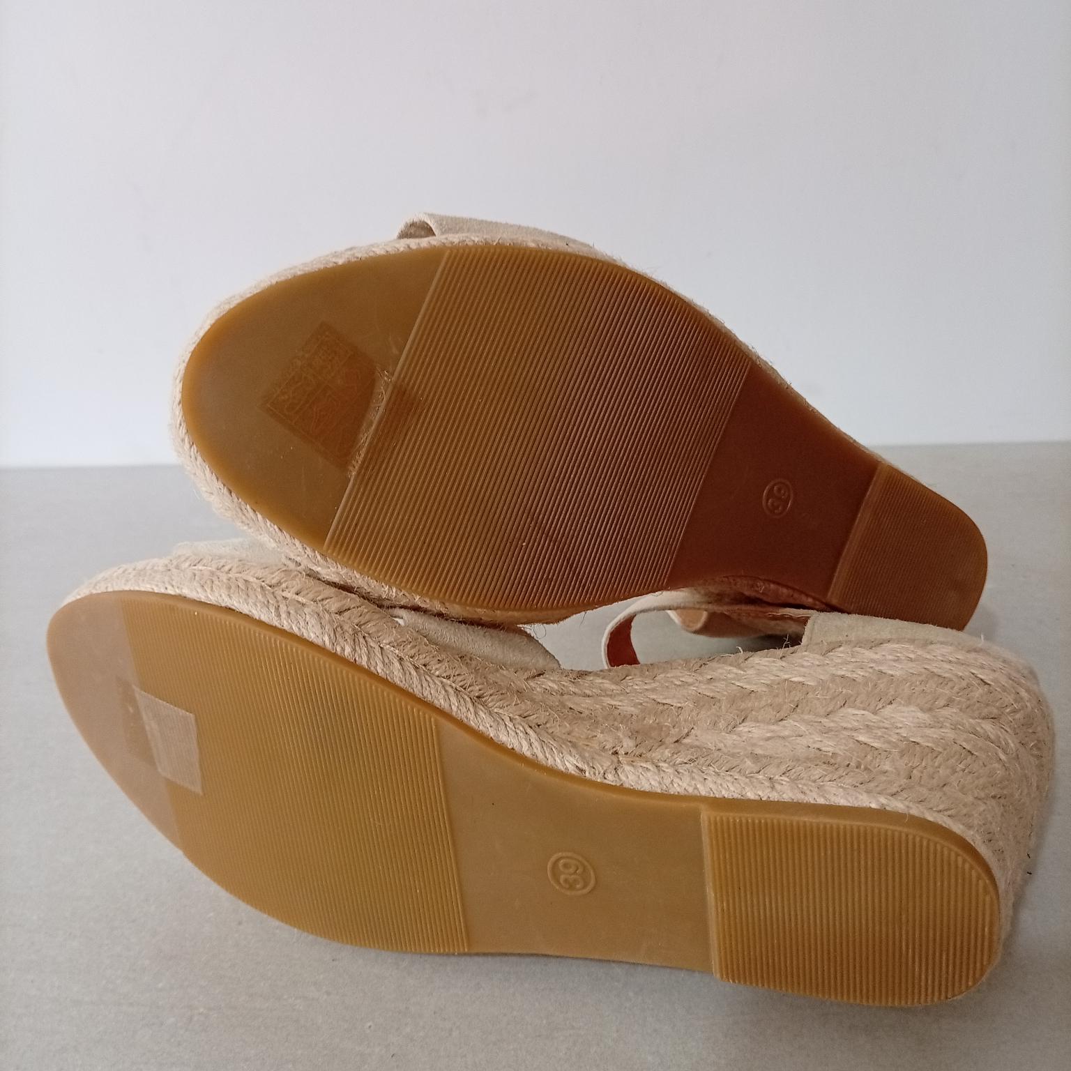 Chalas , 38