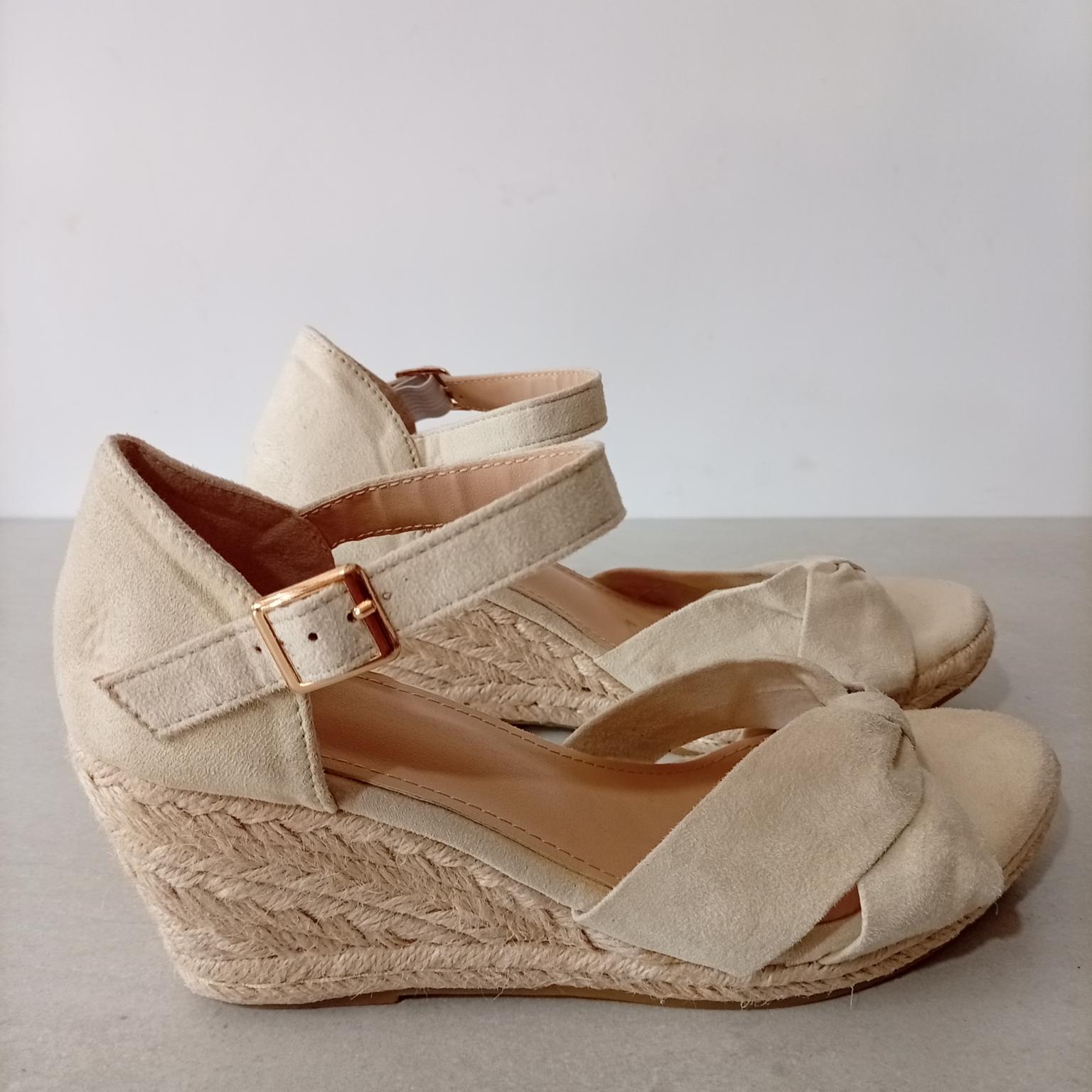 Chalas , 38