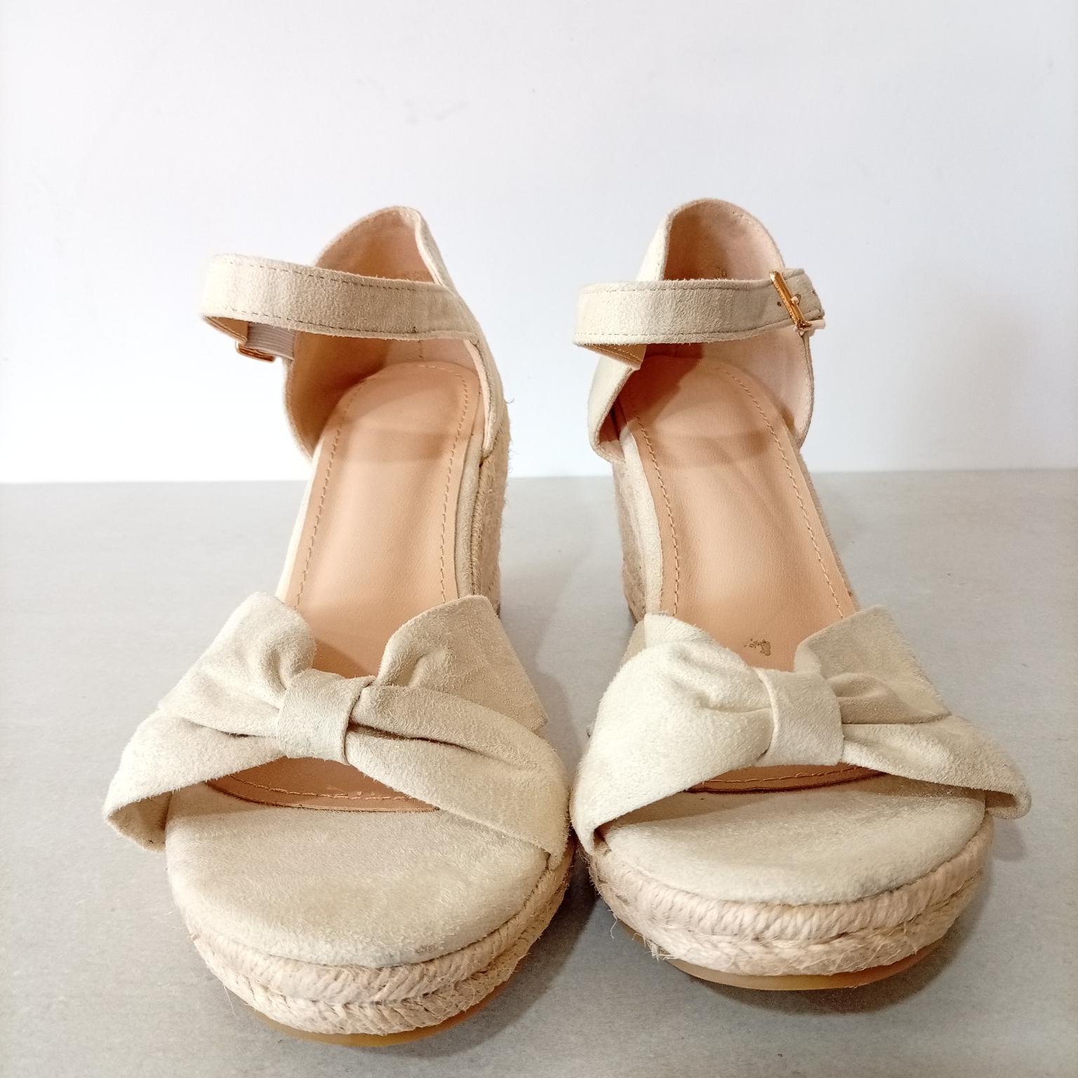 Chalas , 38