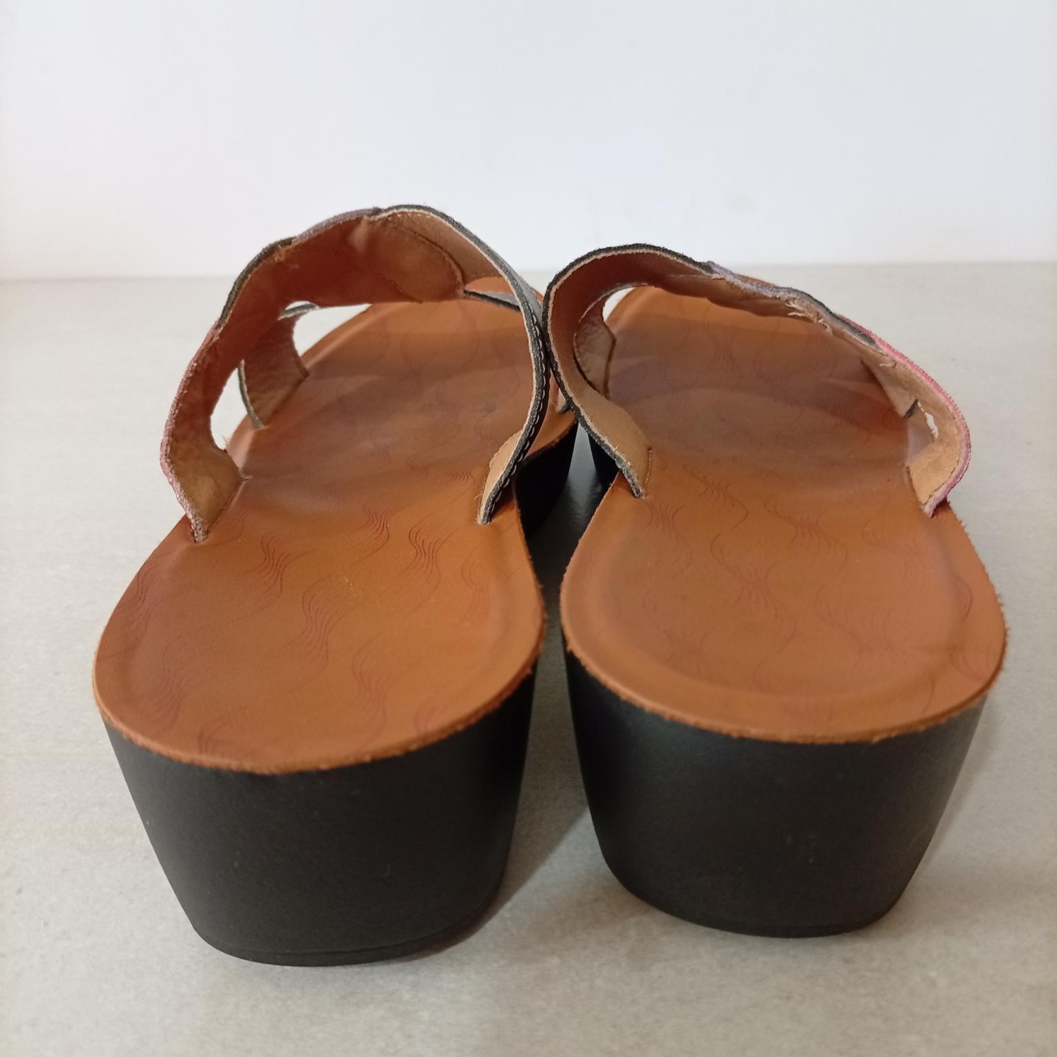 Chalas de cuero , 37