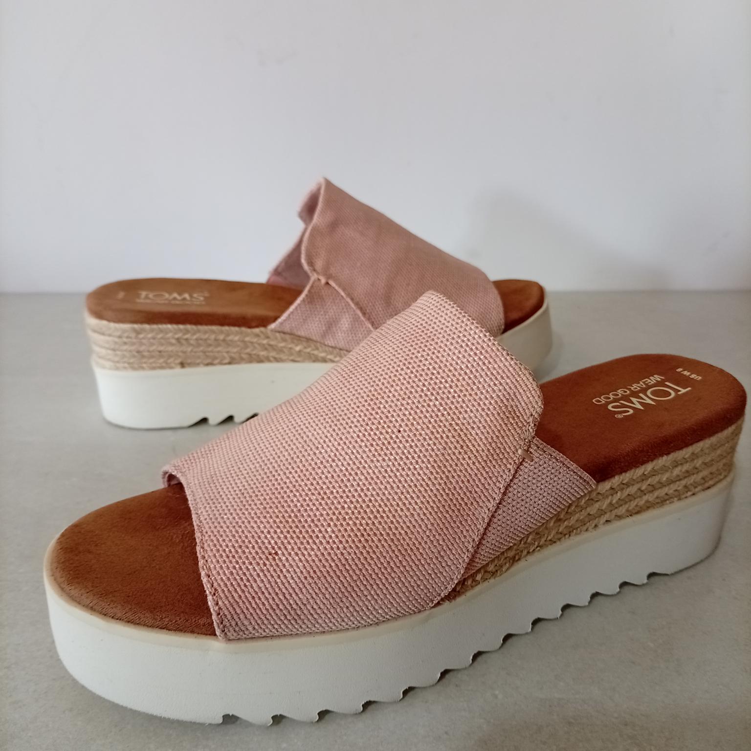 Toms , 38