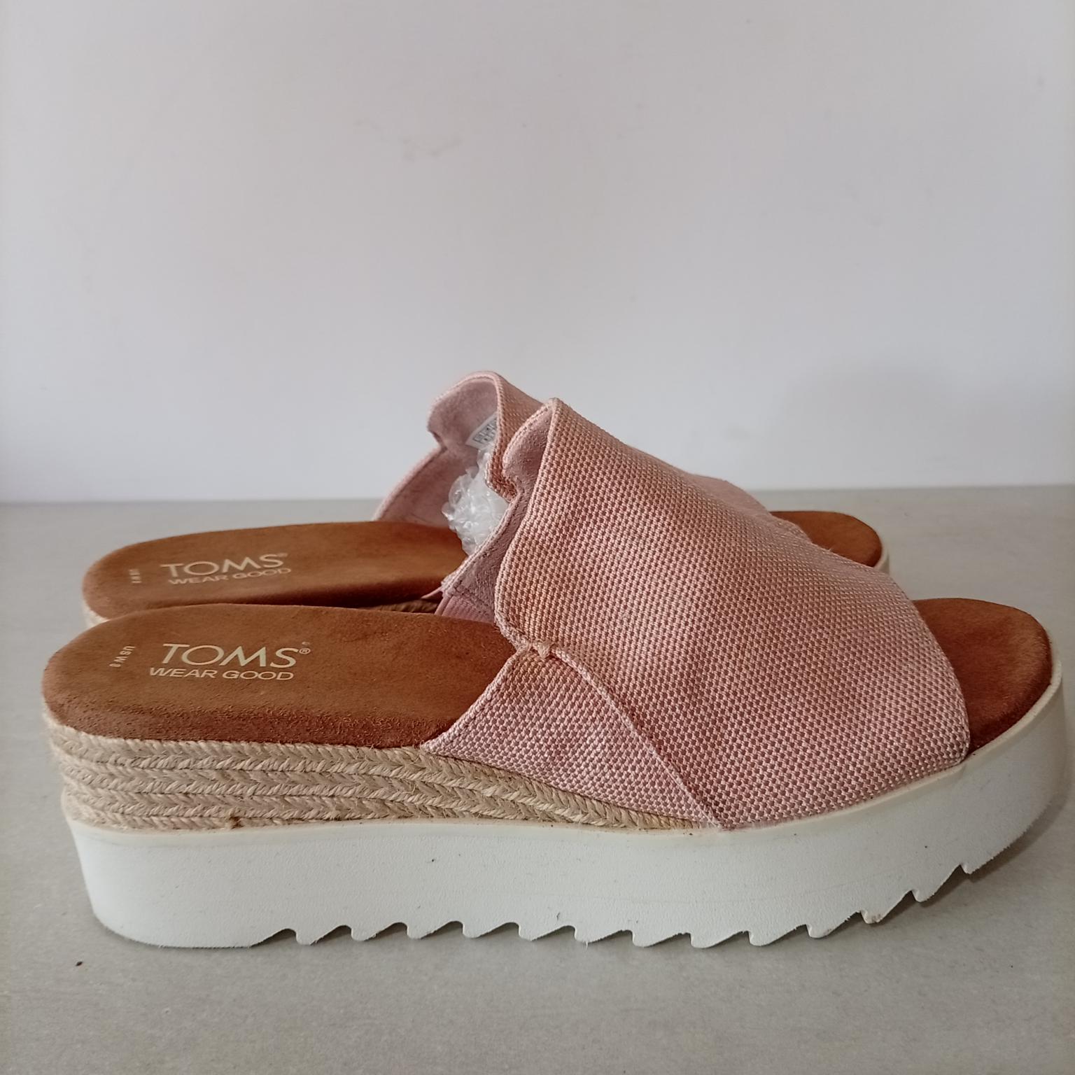 Toms , 38