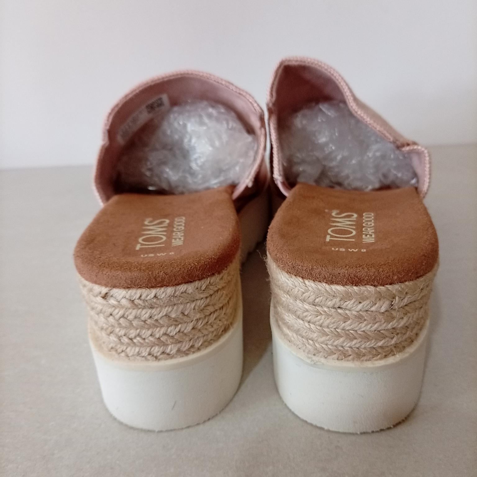 Toms , 38
