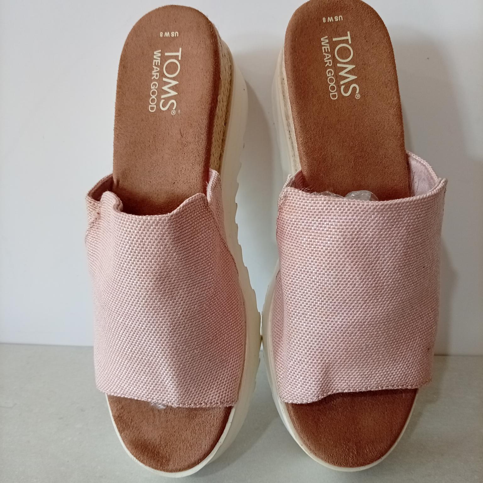 Toms , 38