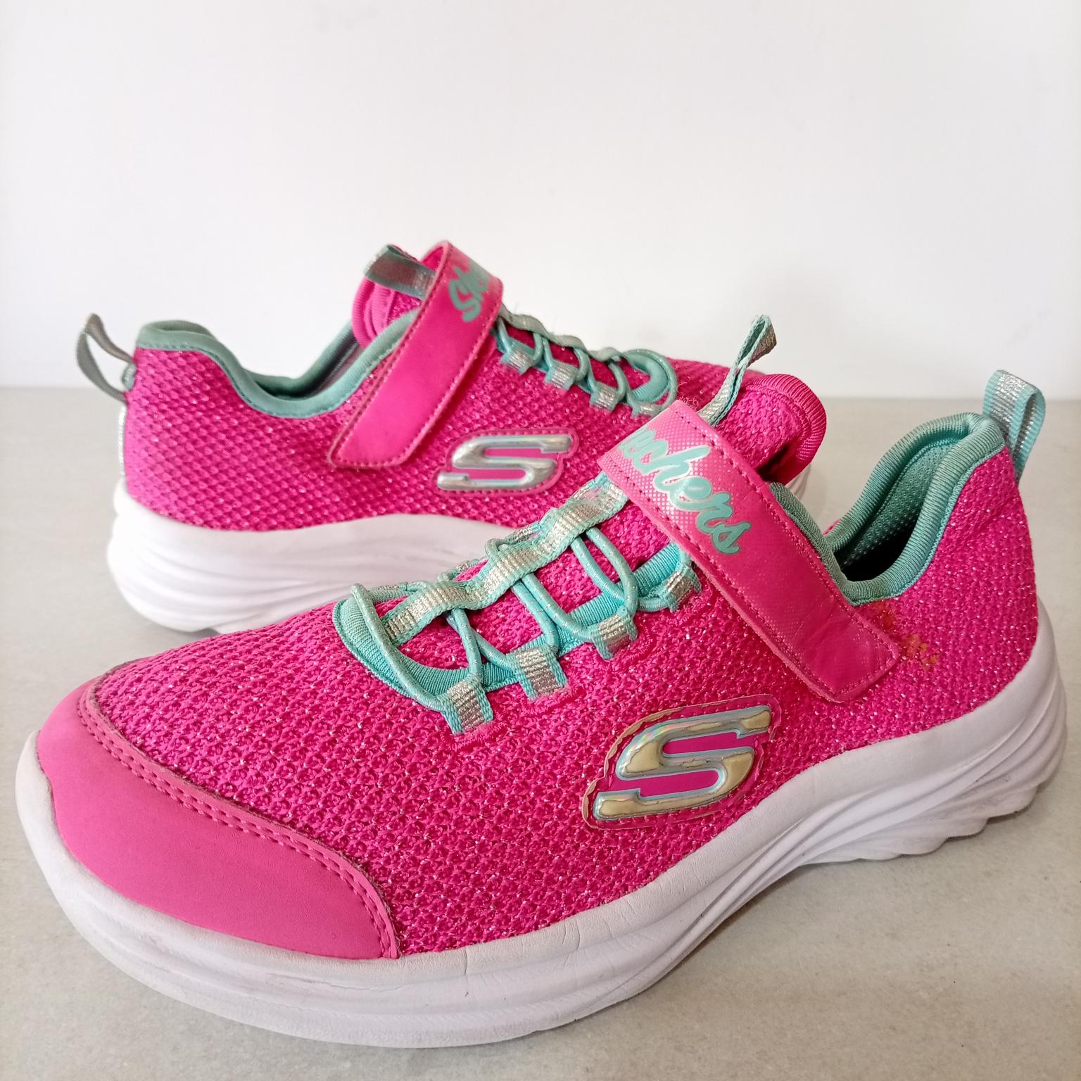Skechers , 35