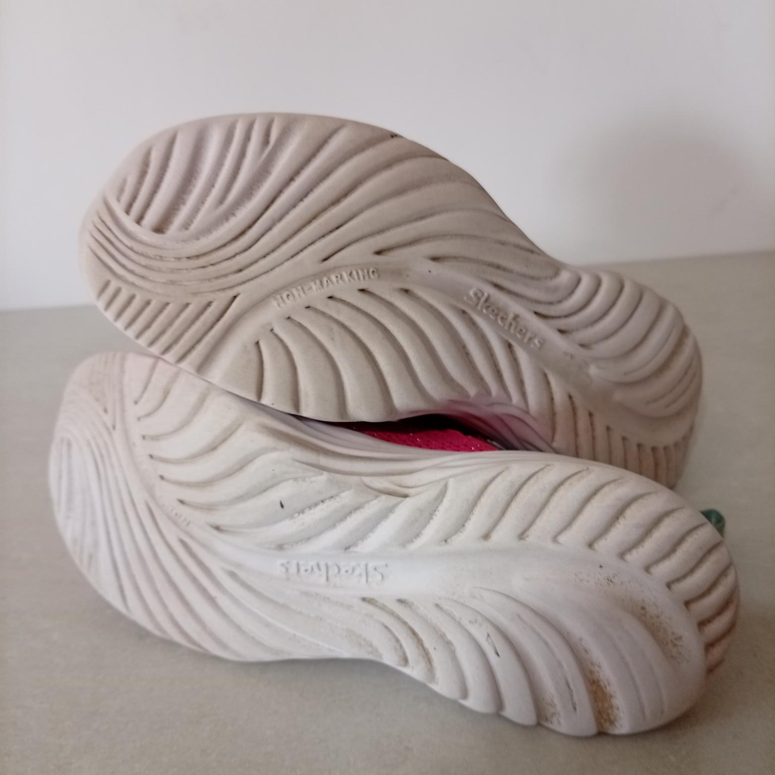 Skechers , 35