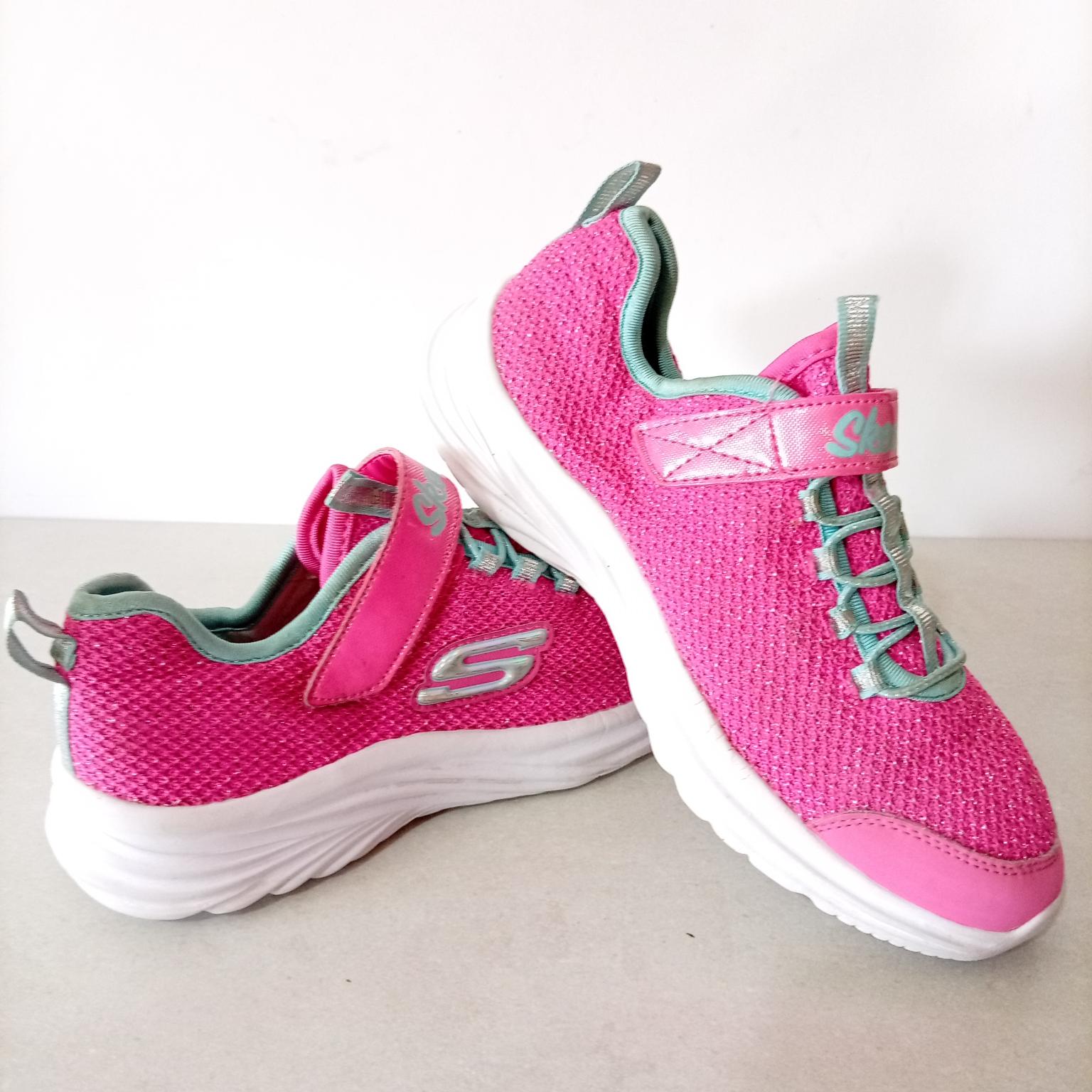 Skechers , 35