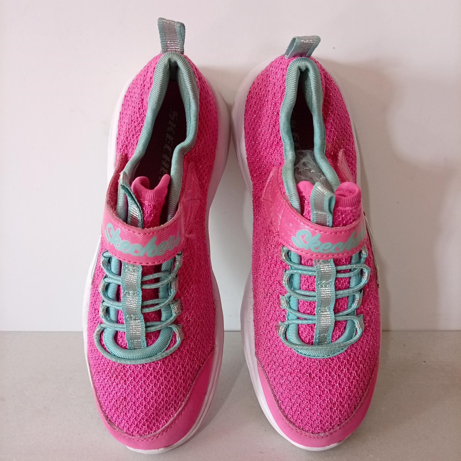 Skechers , 35