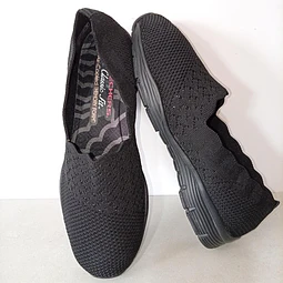 Skechers , 37