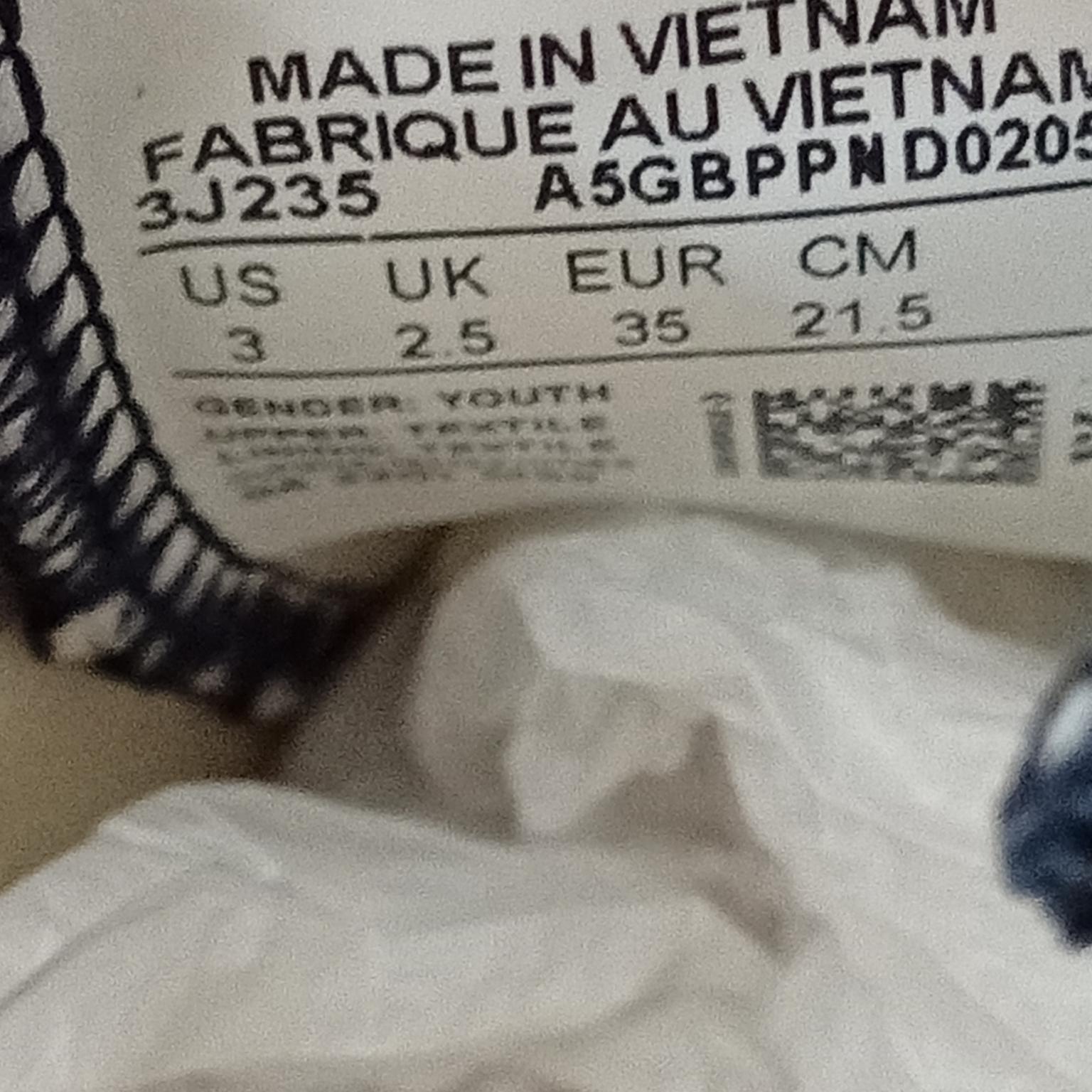 Converse , 35