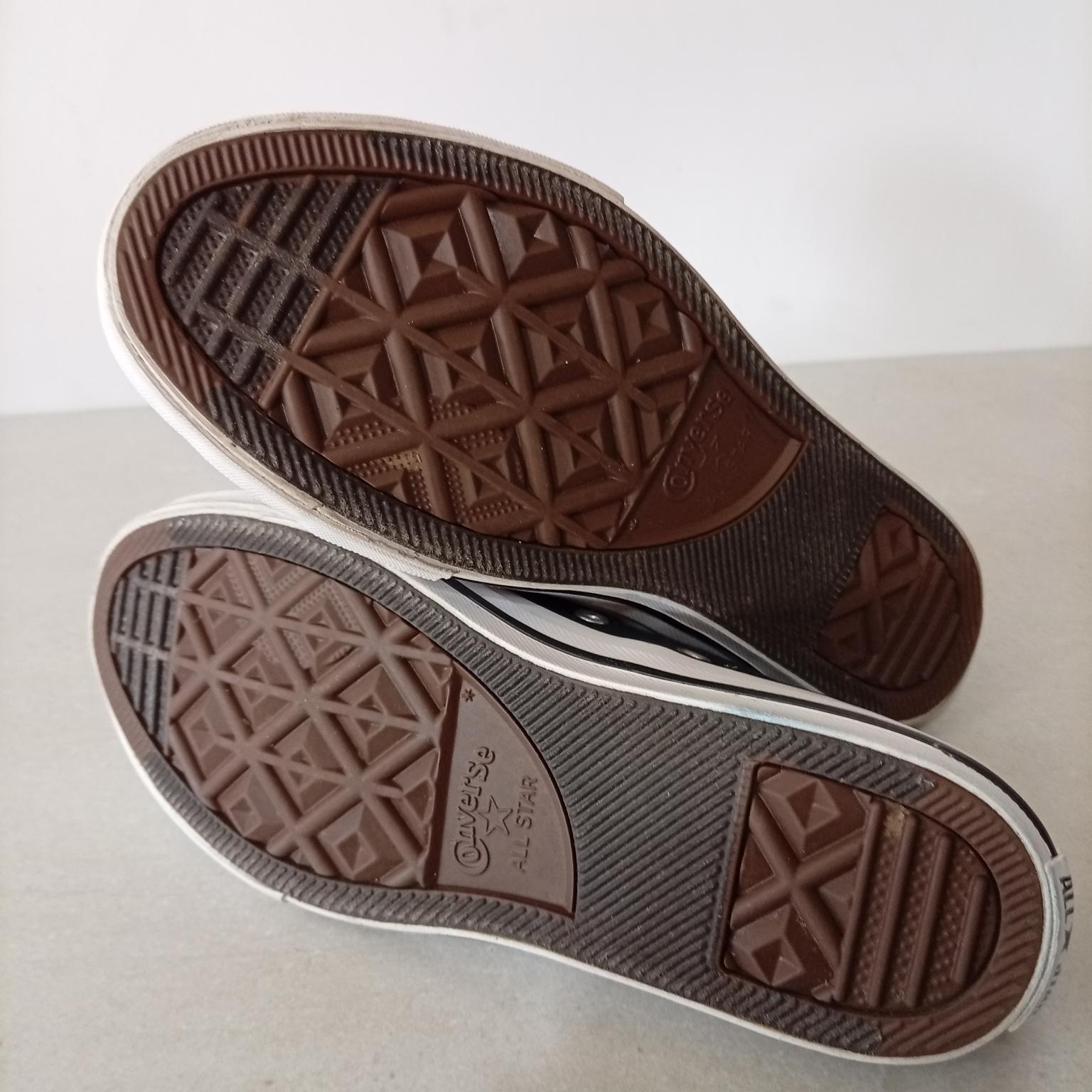 Converse , 35