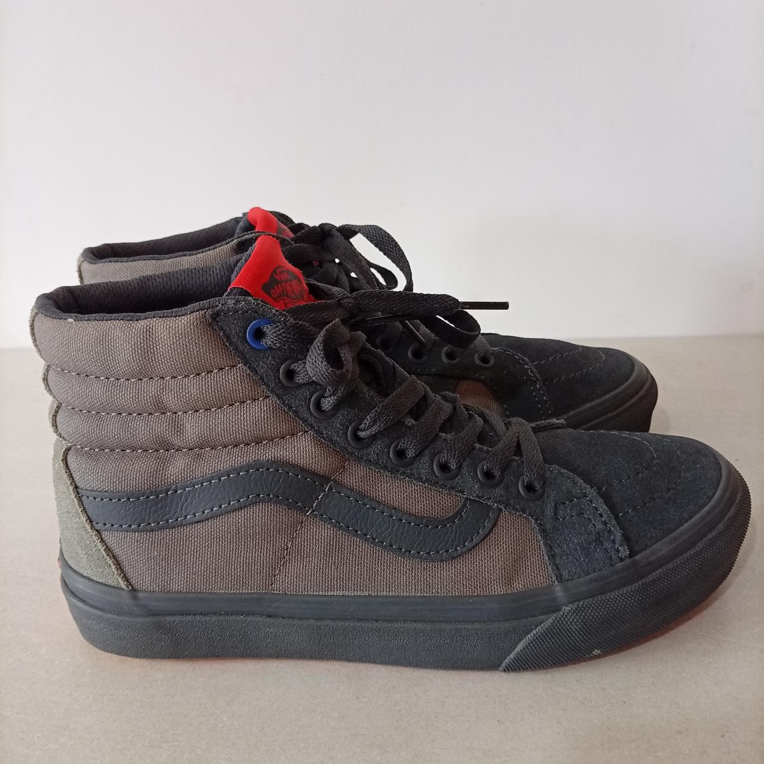 Vans , reno , 37